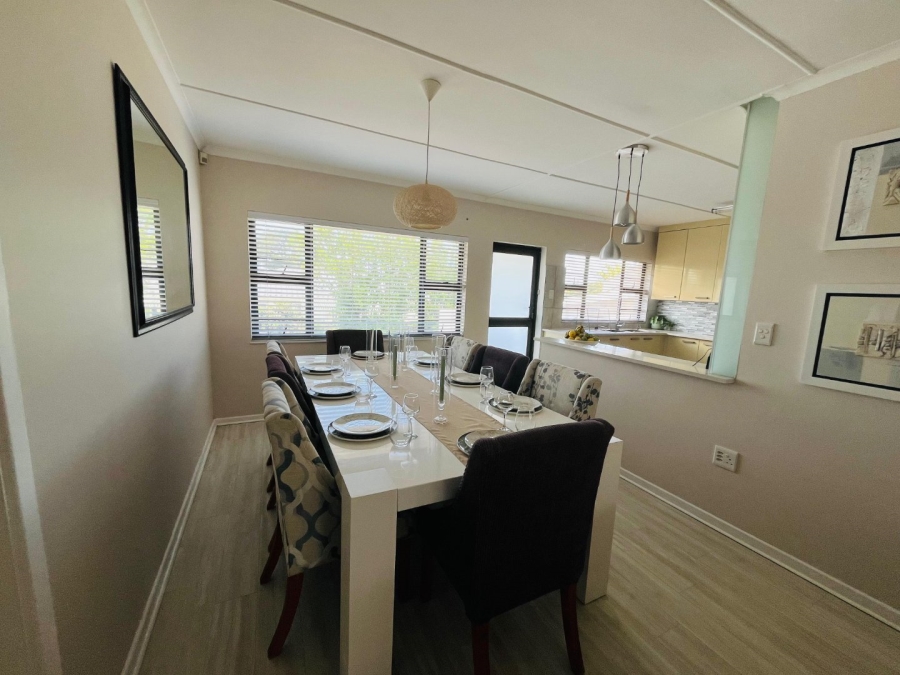 6 Bedroom Property for Sale in Gonubie Eastern Cape